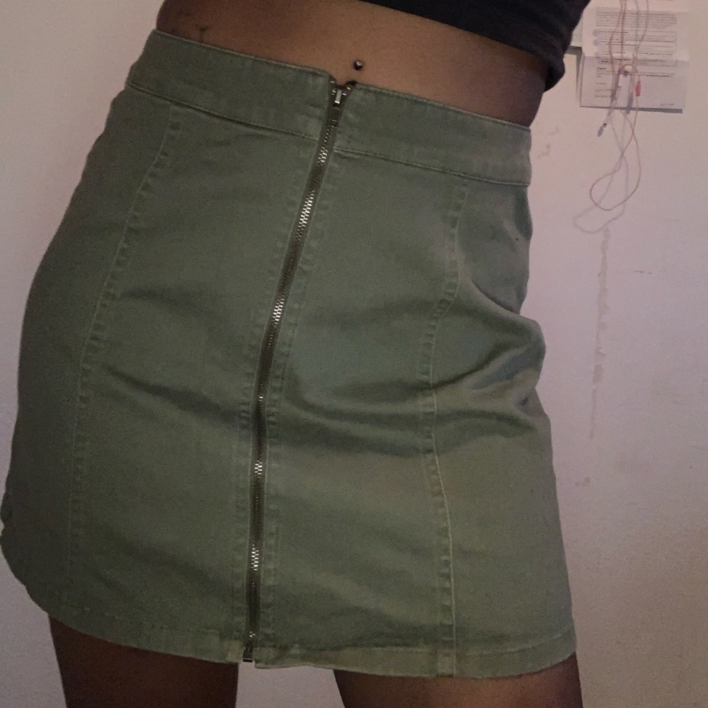 FOREVER 21 zip up skirt